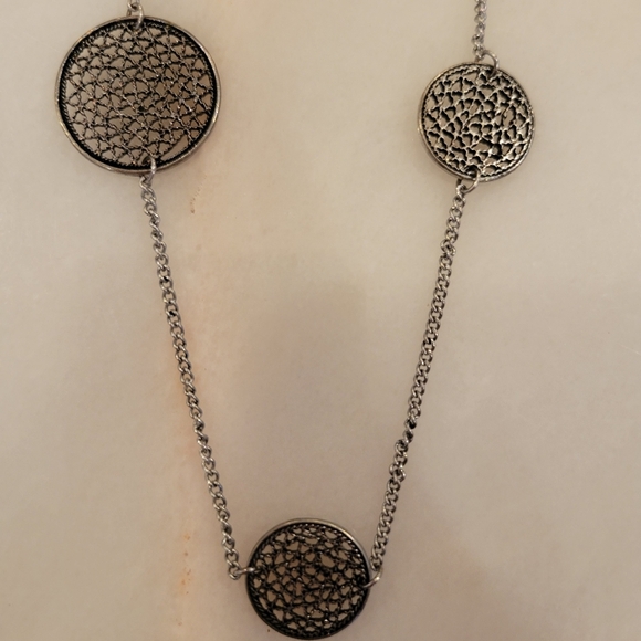 Elegant Silver Chain and Discs Necklace - Picture 4 of 5